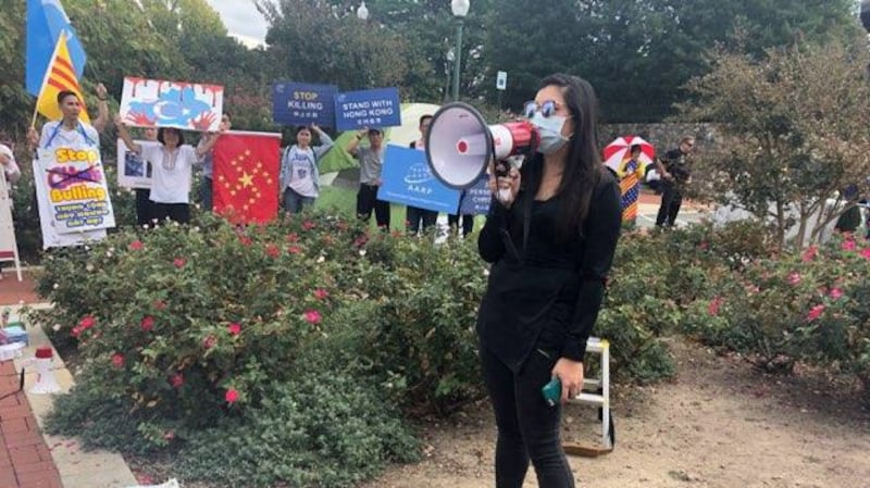 2019年9月29号,在中国驻美国首都华盛顿的大使馆门前,举行了“反对赤纳粹、声援自由香港集会”。(申铧拍摄)